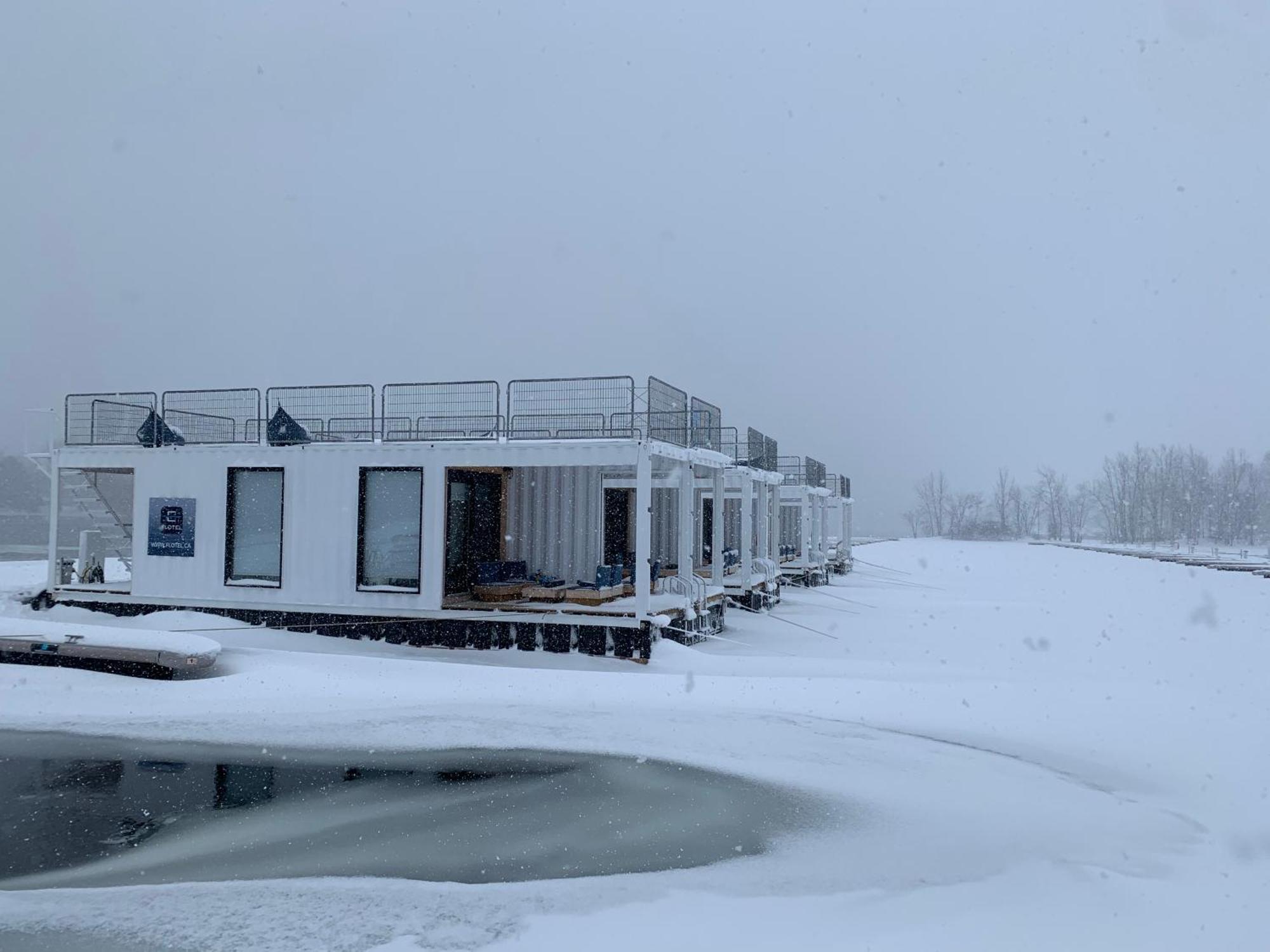 Flotel St-Jean-Sur-Richelieu Сен-Жан-сюр-Ришельо Екстериор снимка